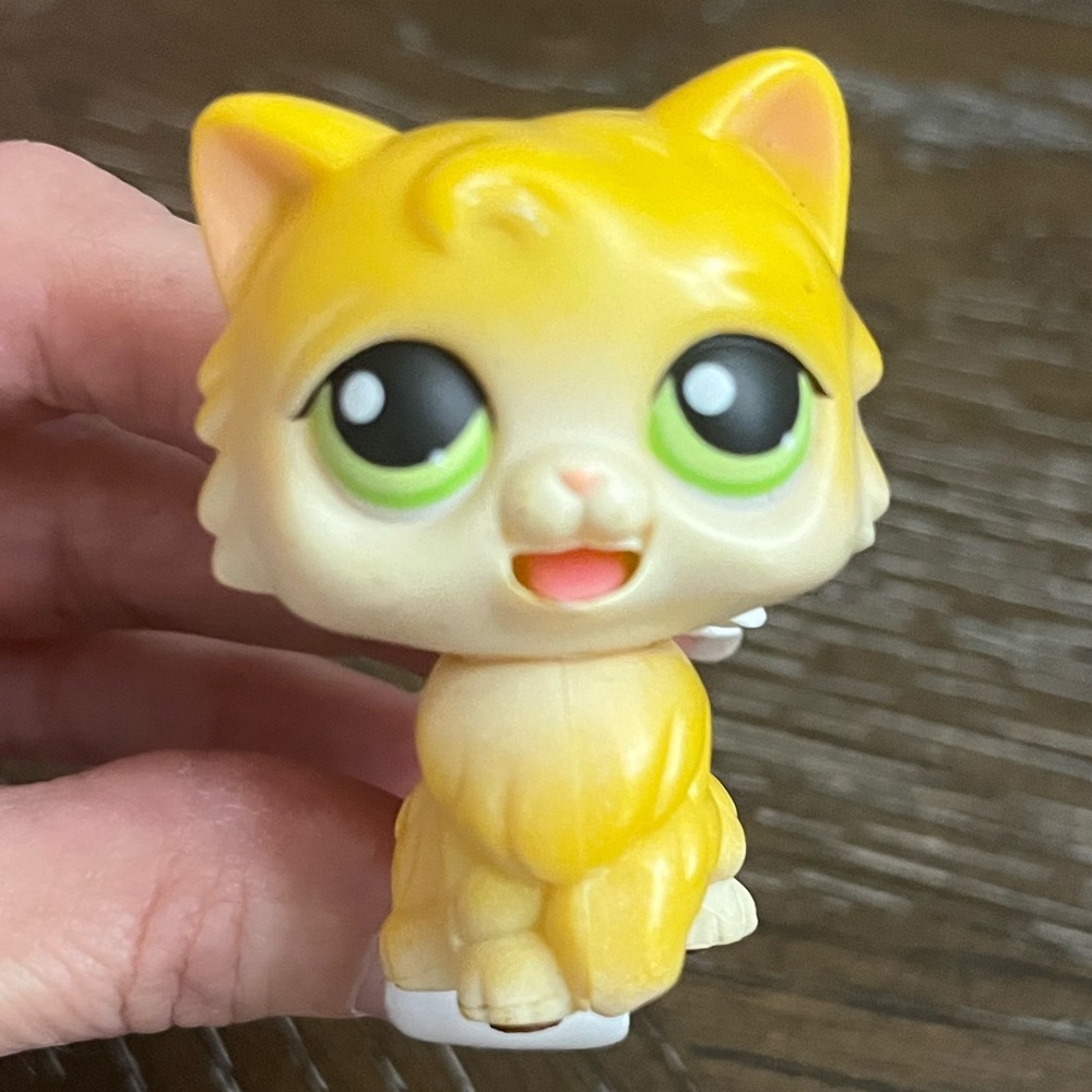 Littlest pet shop, first generation, rare, magnetic motion, yellow cat 2005 #4